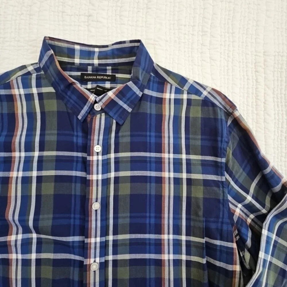 Banana Republic Untucked Slim Fit Shirt Men's L Large Navy Blue Plaid EUC‎ LN